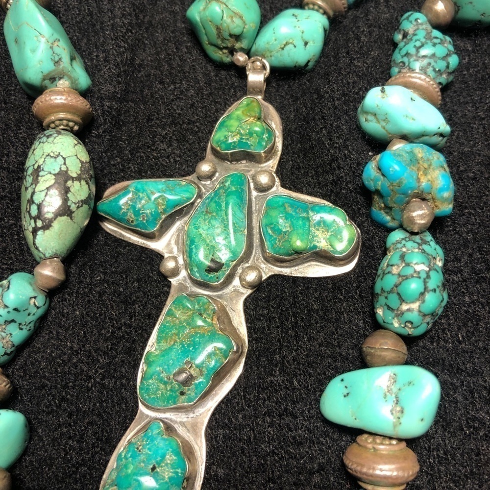 Handmade 4” turquoise cross pendant on an 11.5” turquoise nugget necklace 🤩 - Picture 6 of 17
